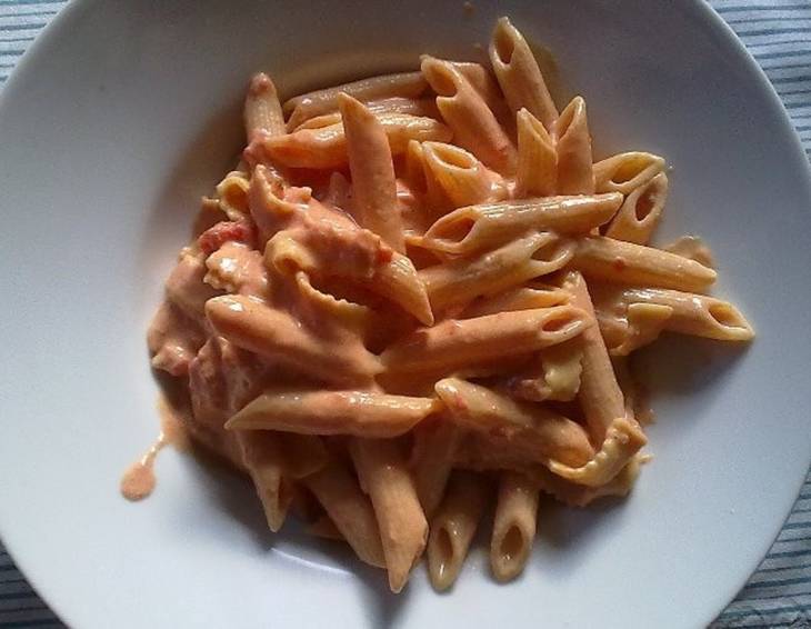 Nudeln in Tomaten-Paprika-Oberssoße Nudeln in Tomaten-Paprika-Oberssoße