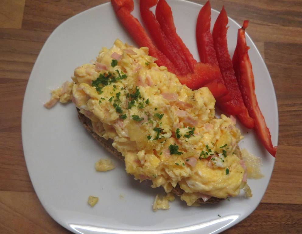 Eierspeisbrot mit Schinken und Käse Eierspeisbrot mit Schinken und Käse