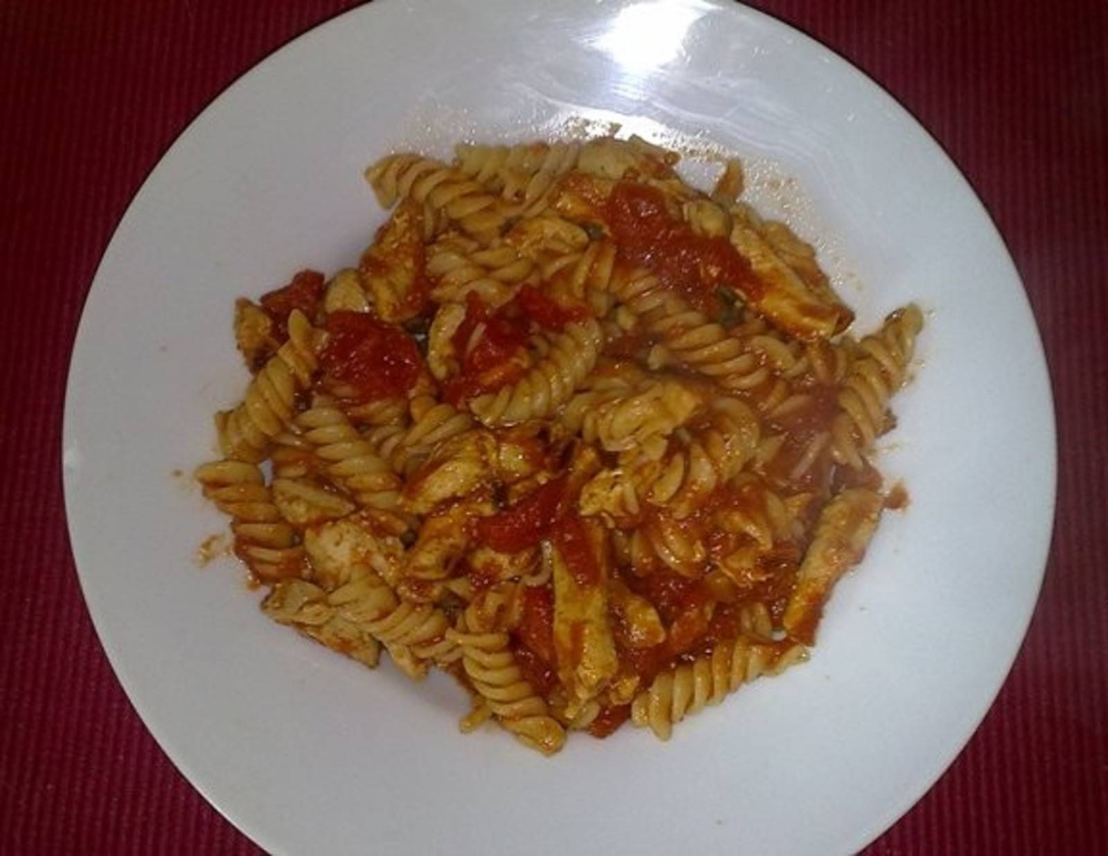 Thunfisch-Tomatensoße mit Fusilli Rezept - ichkoche.de Thunfisch-Tomatensoße mit Fusilli Rezept - ichkoche.de