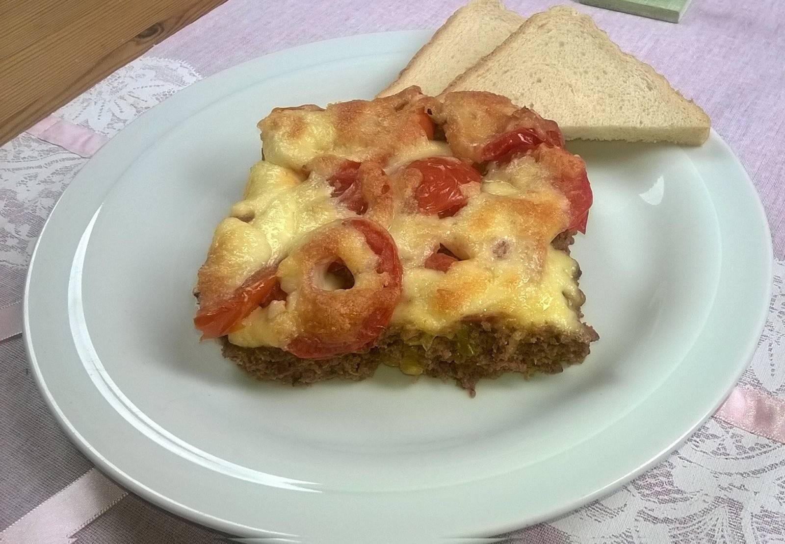 Pizza mit Faschiertem ohne Teigboden