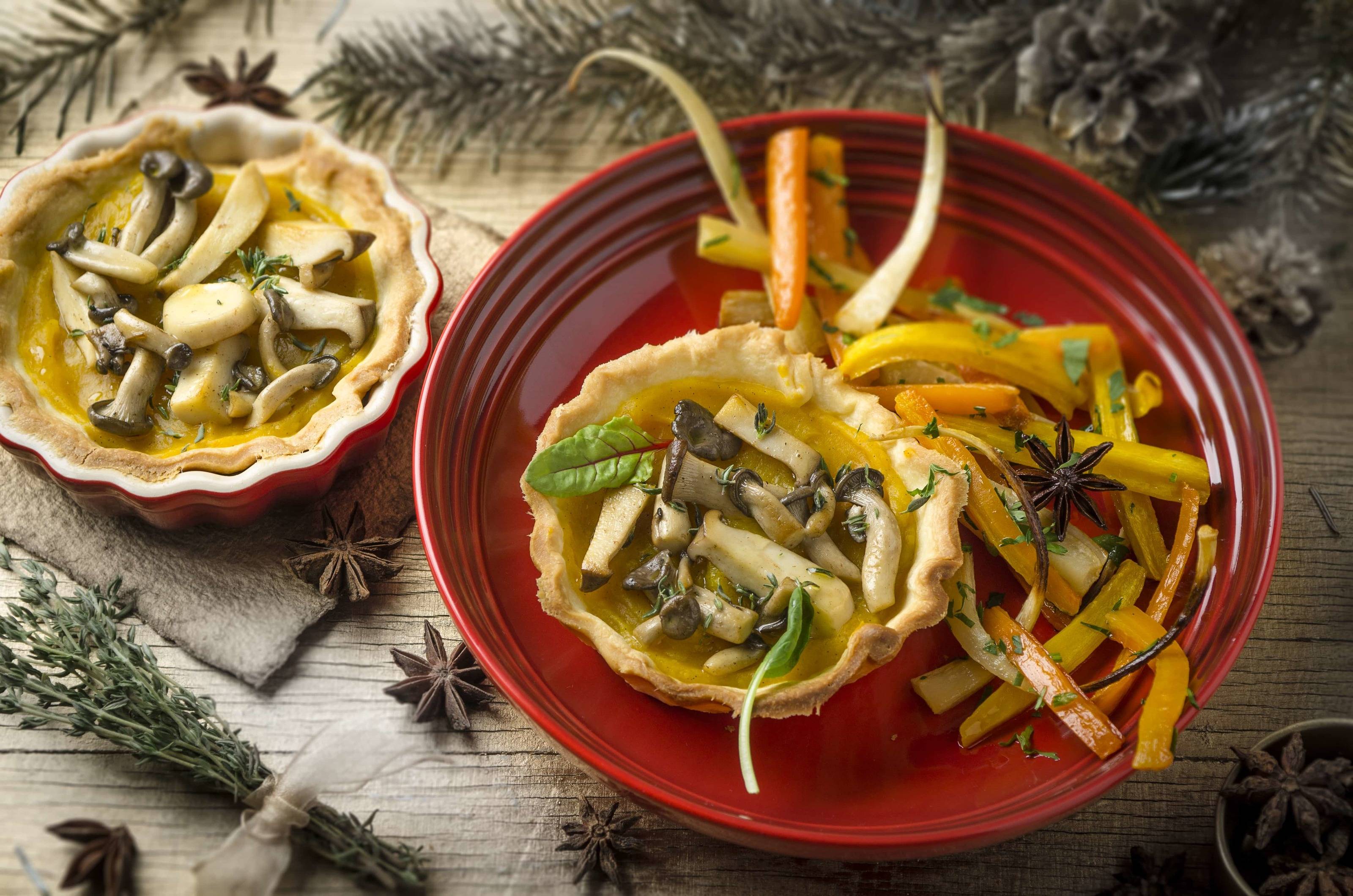 Kürbistarte mit Schwammerl und Wurzelgemüse Rezept
