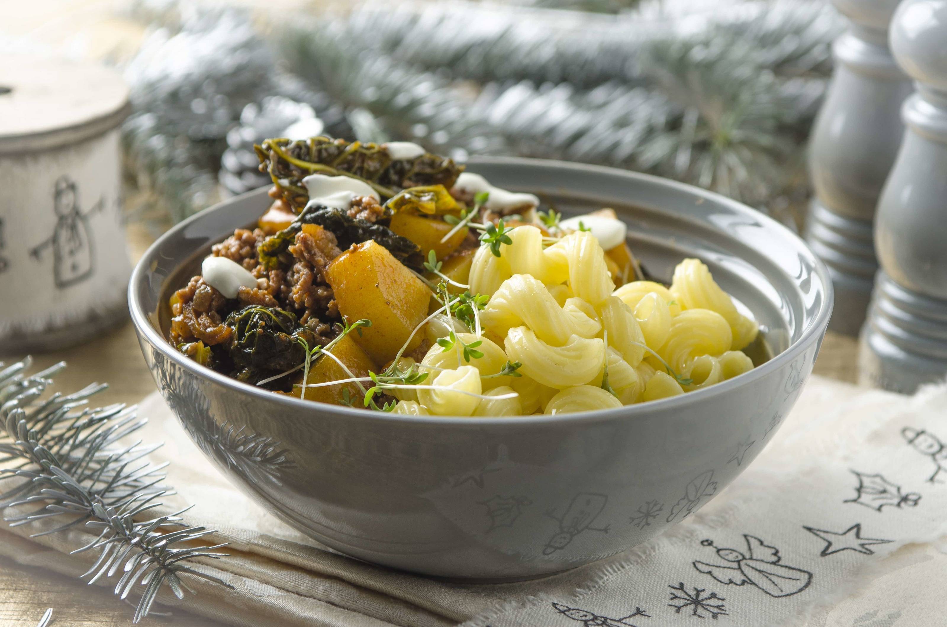 Winterbowl mit Lamm, Kohl und Hörnchen Rezept