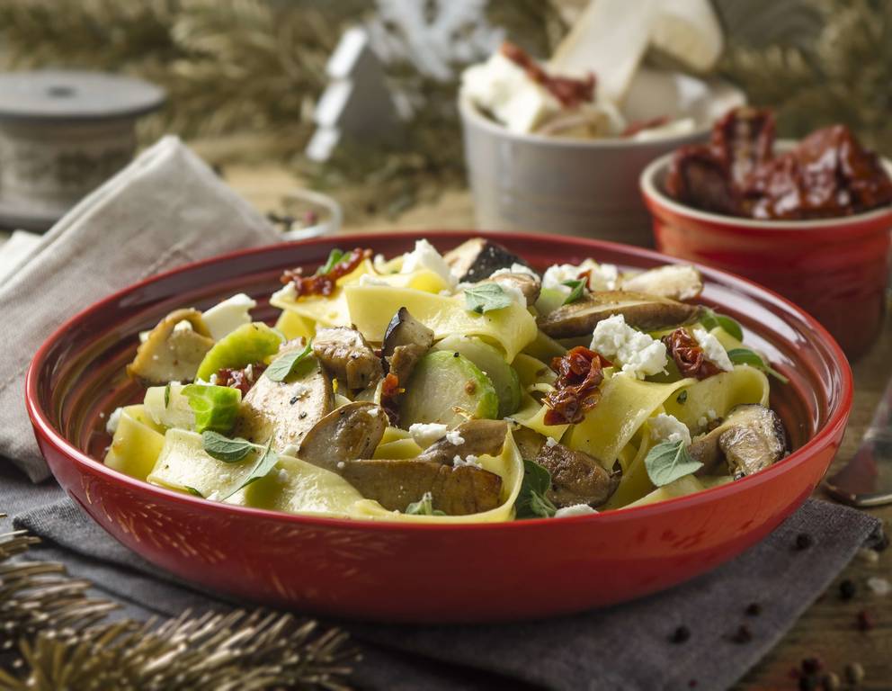 Pappardelle mit Kohlsprossen, Steinpilzen und Feta Pappardelle mit Kohlsprossen, Steinpilzen und Feta