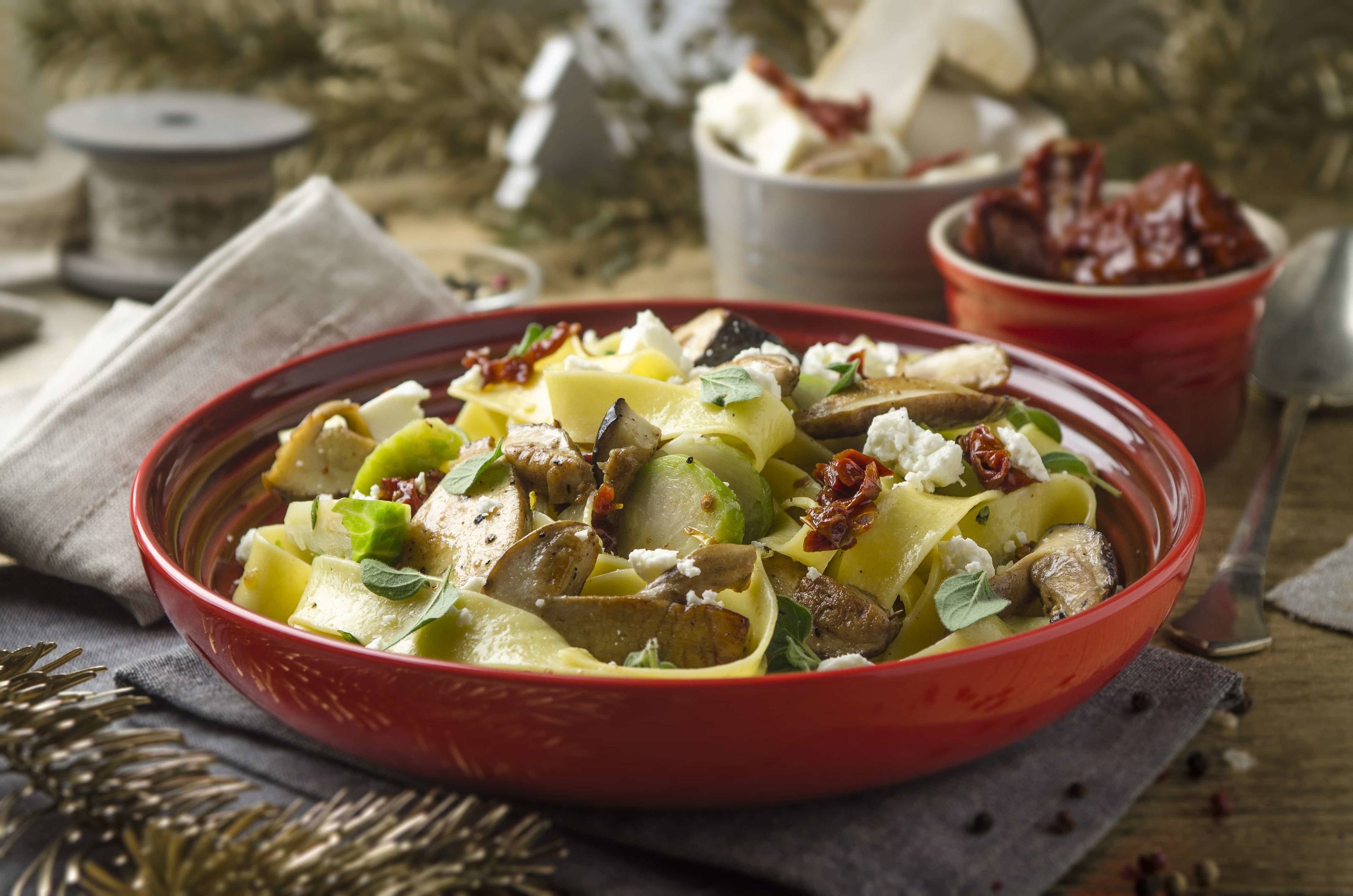Pappardelle mit Kohlsprossen, Steinpilzen und Feta Rezept - ichkoche.de Pappardelle mit Kohlsprossen, Steinpilzen und Feta Rezept - ichkoche.de