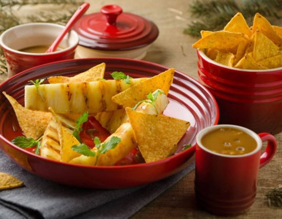 Gegrillte Ananas mit Salzkaramell und Tortilla Chips Gegrillte Ananas mit Salzkaramell und Tortilla Chips