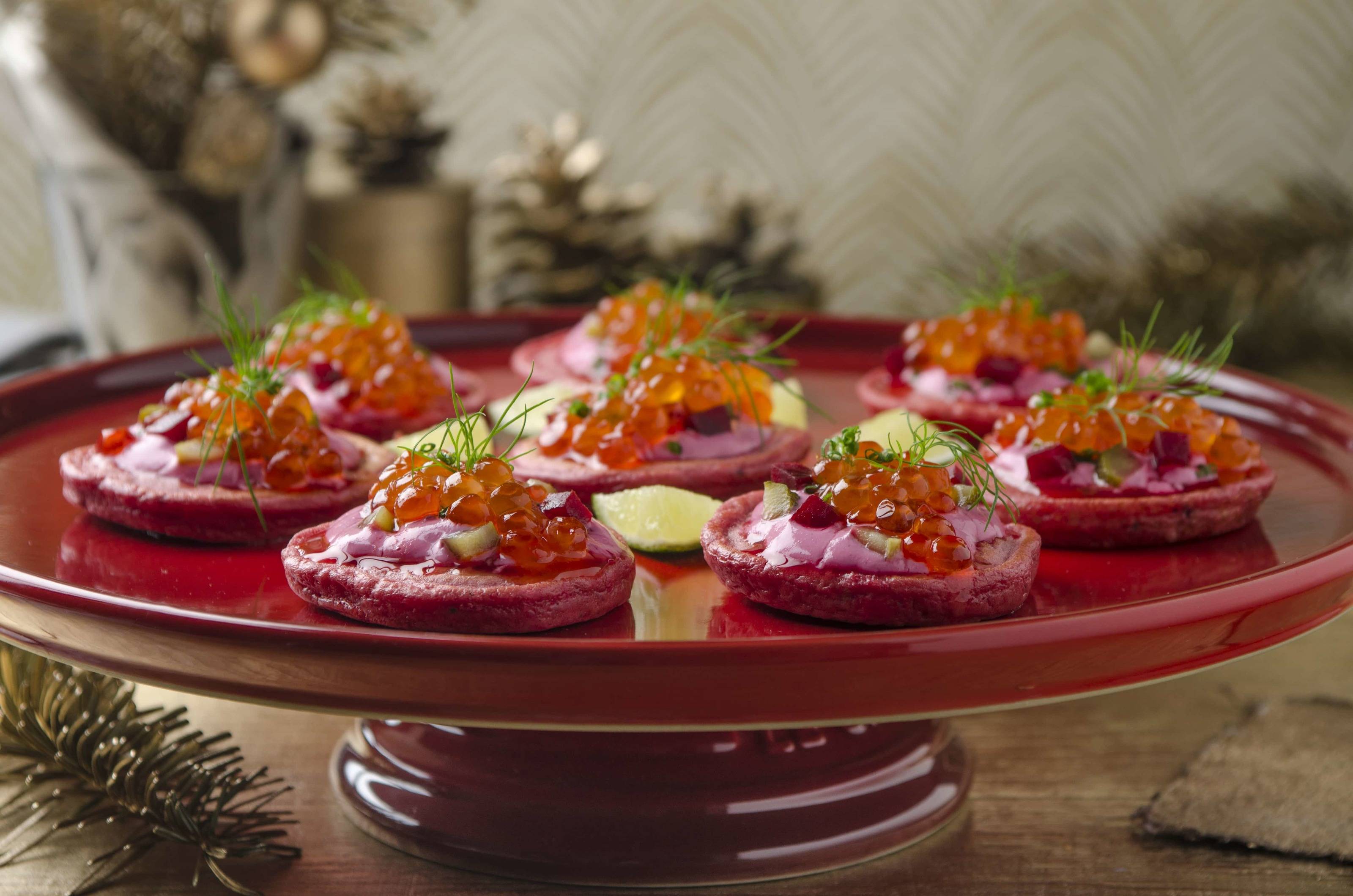 Rote Rüben Blinis mit Lachskaviar Rezept