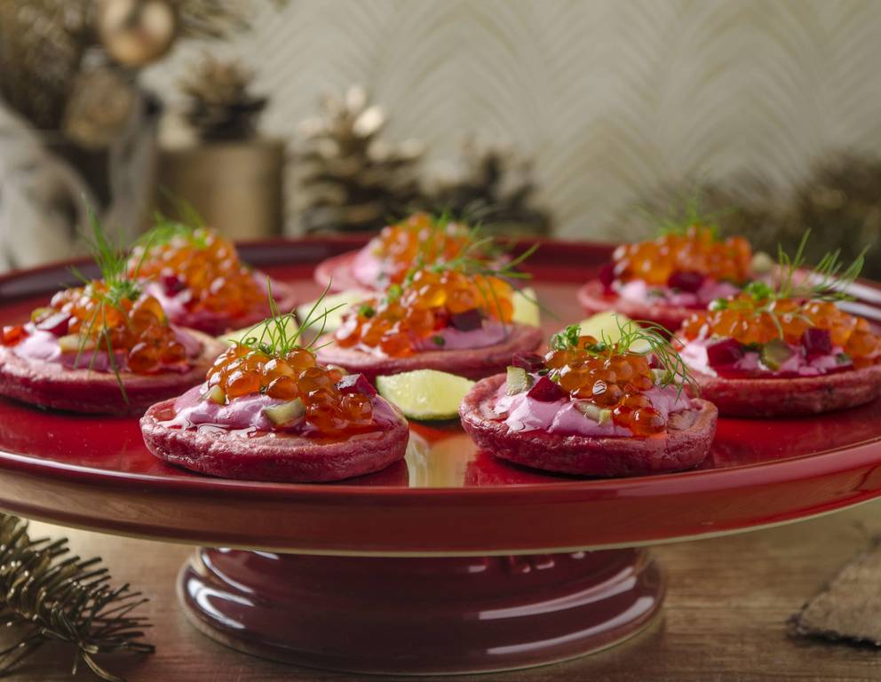Rote Rüben Blinis mit Lachskaviar Rote Rüben Blinis mit Lachskaviar