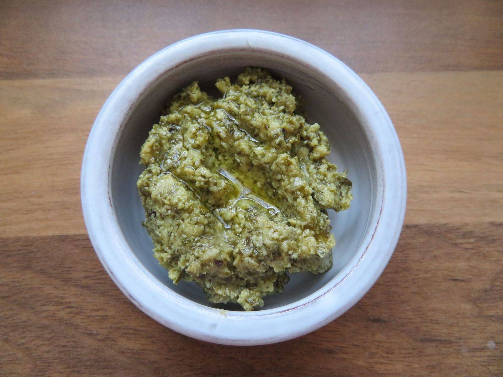 Hanf-Basilikum-Pesto