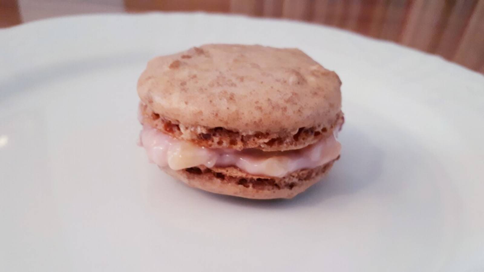Spekulatiusmacarons mit Vanillepudding
