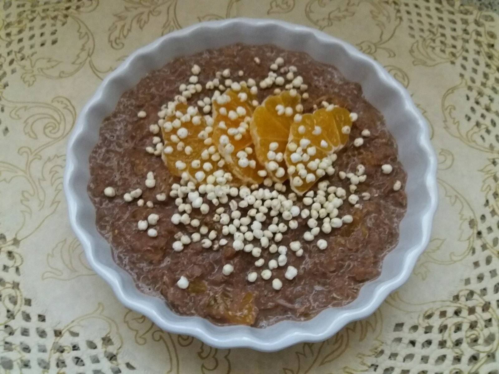 Schoko-Quinoa-Frühstück mit Mandarinen