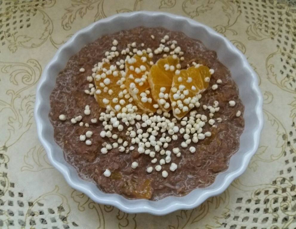 Schoko-Quinoa-Frühstück mit Mandarinen Schoko-Quinoa-Frühstück mit Mandarinen