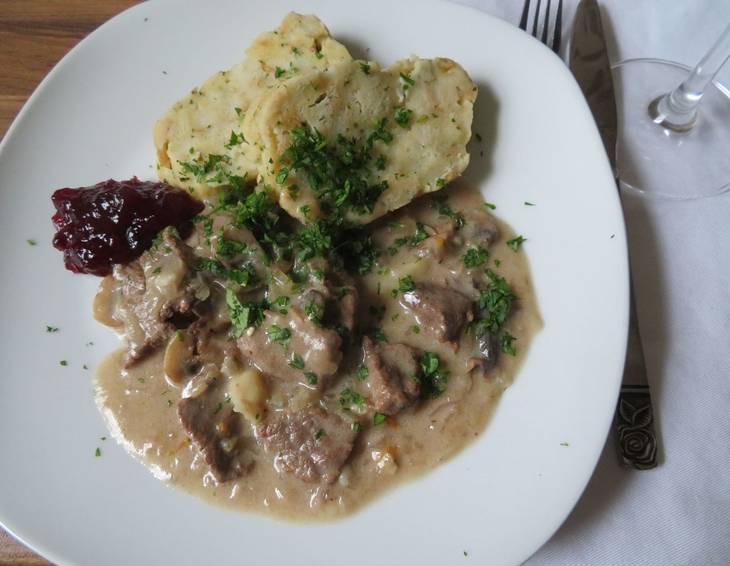 Jägerfleisch mit würziger Sauce