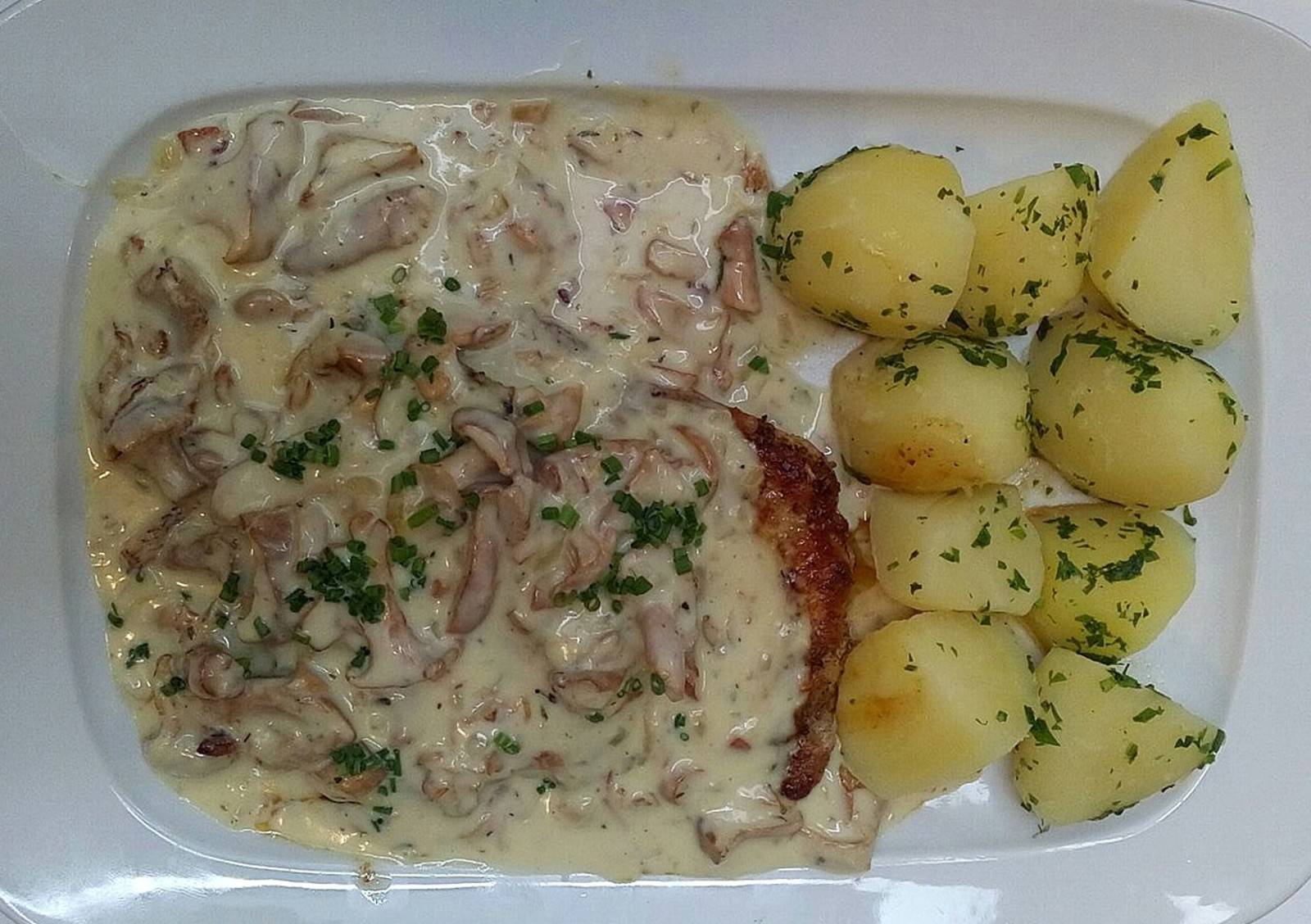 Schweinesteaks mit Eierschwammerl Rezept - ichkoche.de Schweinesteaks mit Eierschwammerl Rezept - ichkoche.de