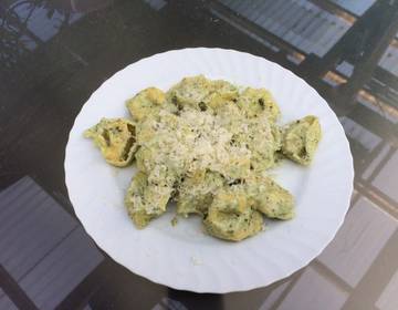 Tortellini mit Käse-Kräutersauce Tortellini mit Käse-Kräutersauce