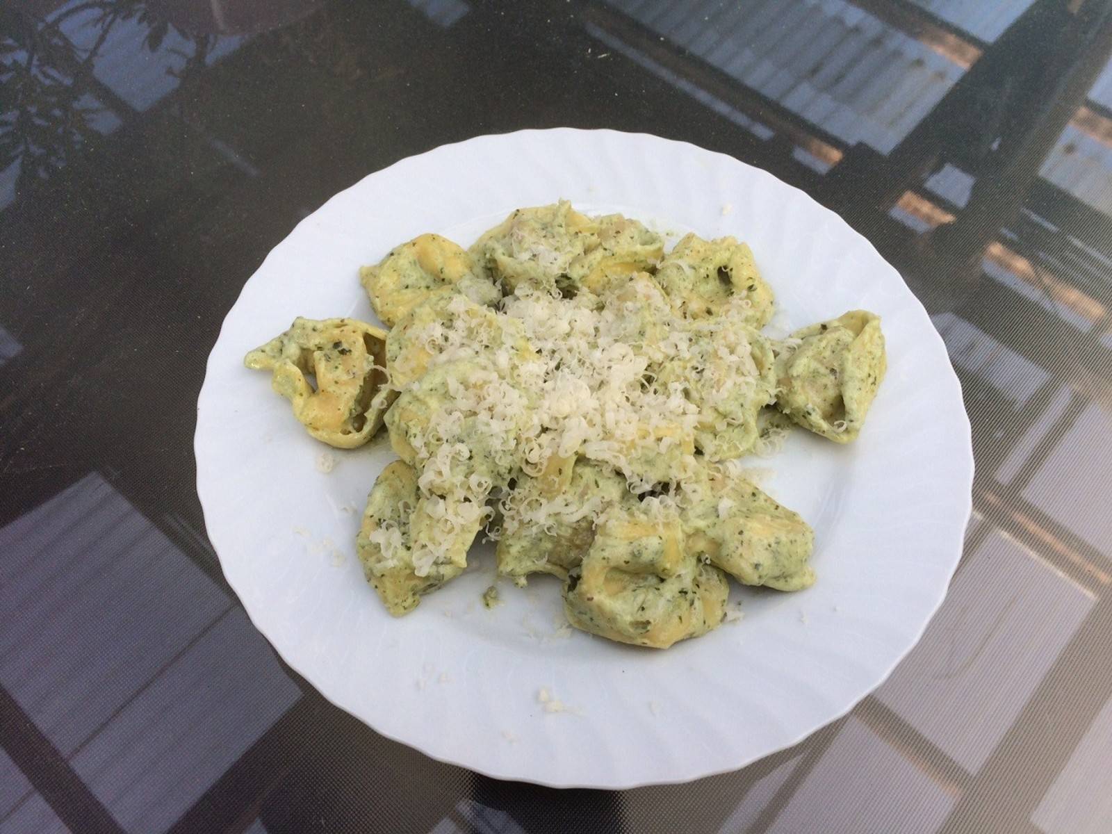 Tortellini mit Käse-Kräutersauce Rezept - ichkoche.de Tortellini mit Käse-Kräutersauce Rezept - ichkoche.de