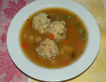 Original Südtiroler Speckknödelsuppe