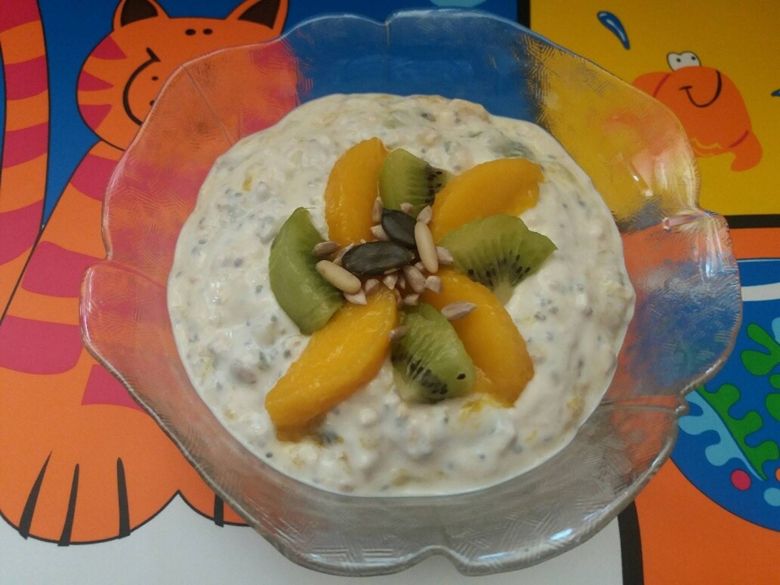 Frühstücksmüsli mit Mango und Kiwi