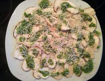 Steinpilzcarpaccio mit Petersilienpesto Steinpilzcarpaccio mit Petersilienpesto