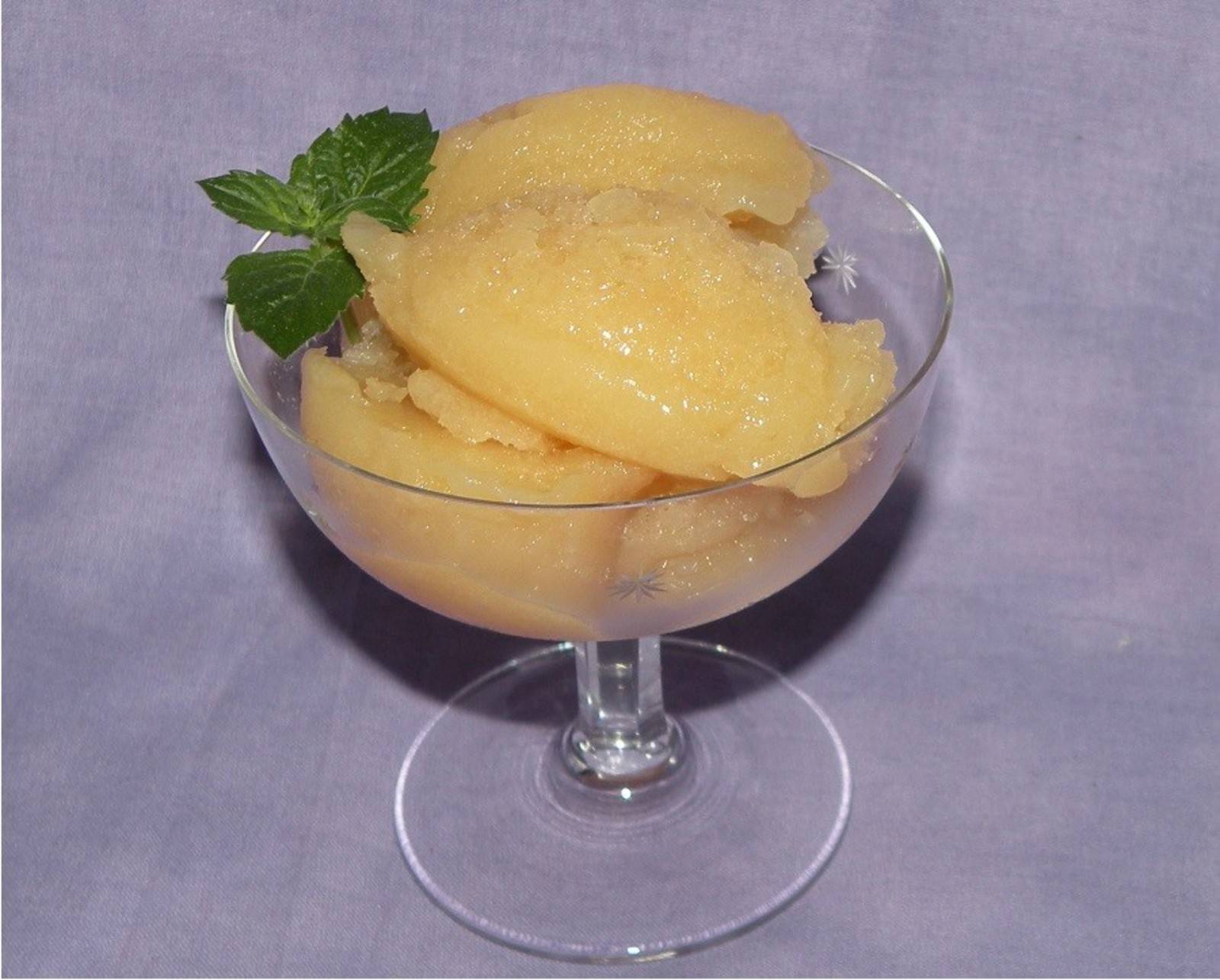 Leichtes Pfirsich-Sorbet