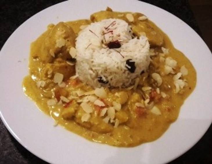 Hühner-Mango-Curry mit Gewürz-Basmati-Reis Hühner-Mango-Curry mit Gewürz-Basmati-Reis