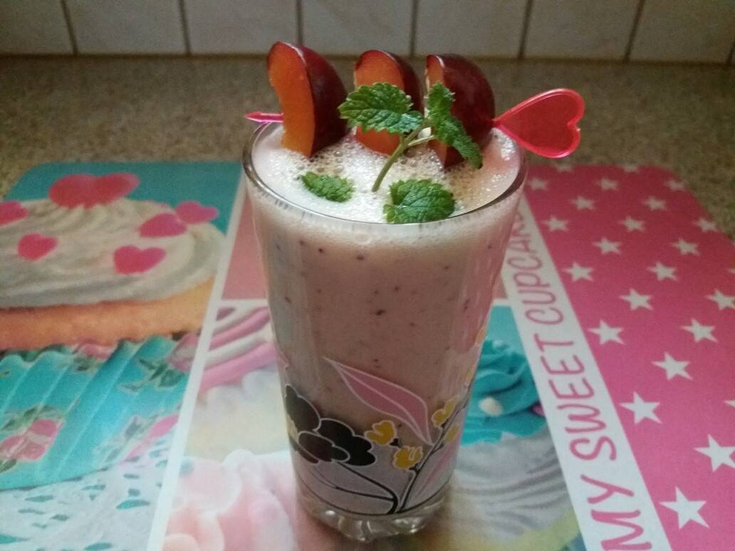 Buttermilch-Pflaumendrink mit Cassis-Likör Rezept - ichkoche.de