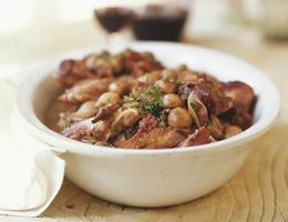 "Coq au Vin" mit rotem Sturm "Coq au Vin" mit rotem Sturm