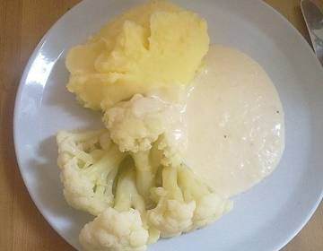 Karfiol mit Holsteiner Karfiolsauce Karfiol mit Holsteiner Karfiolsauce