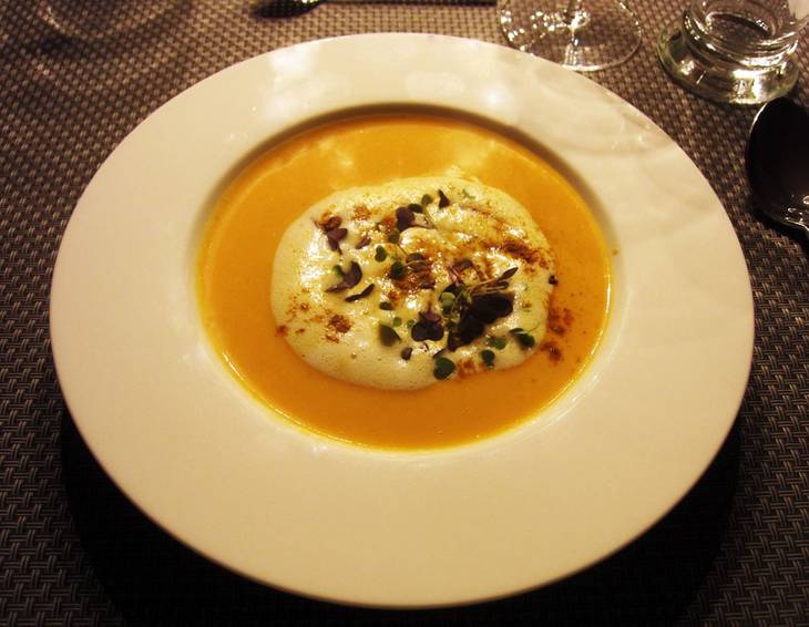 Süßkartoffelsuppe mit Curryhaube Süßkartoffelsuppe mit Curryhaube
