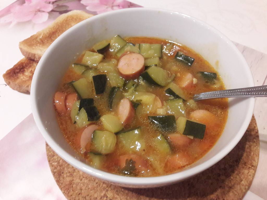 Zucchinigulasch mit Frankfurter