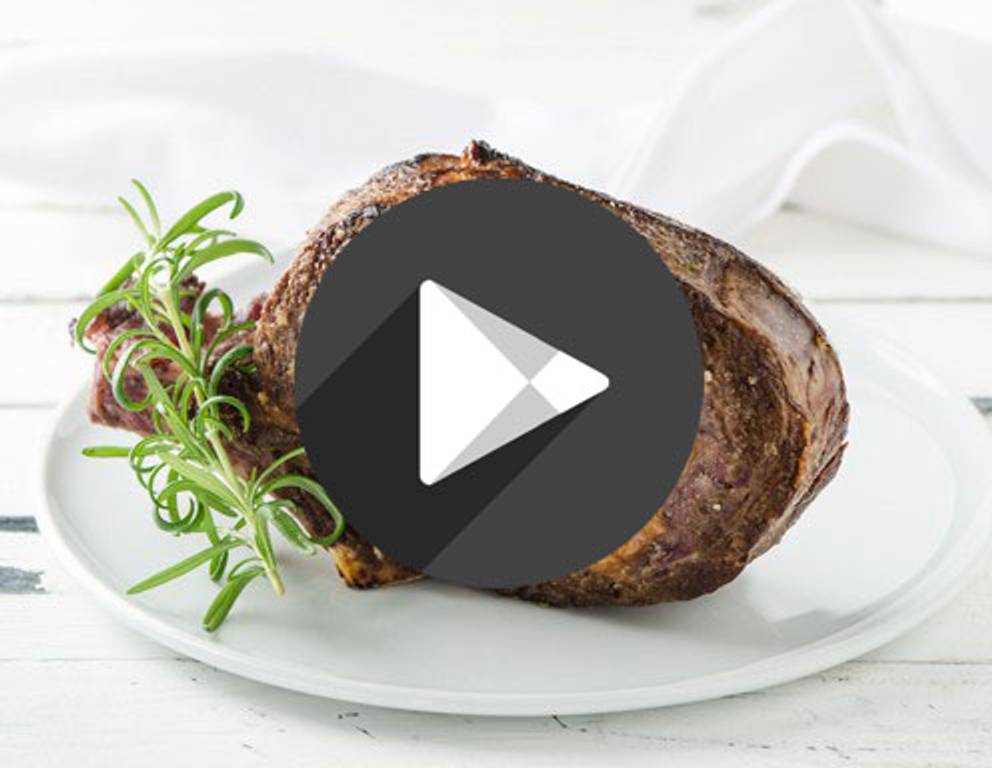 Fleisch von allen Seiten scharf anbraten Fleisch von allen Seiten scharf anbraten