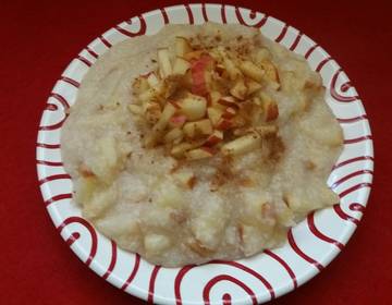 Hirsebrei mit Äpfeln und Zimt Hirsebrei mit Äpfeln und Zimt