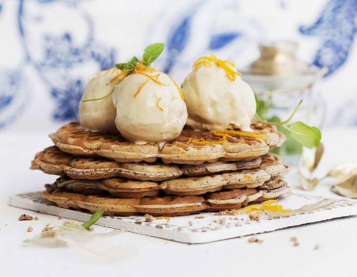 Mohn-Zimt-Waffeln mit Clementinen-Ingwer-Schokoladeneis