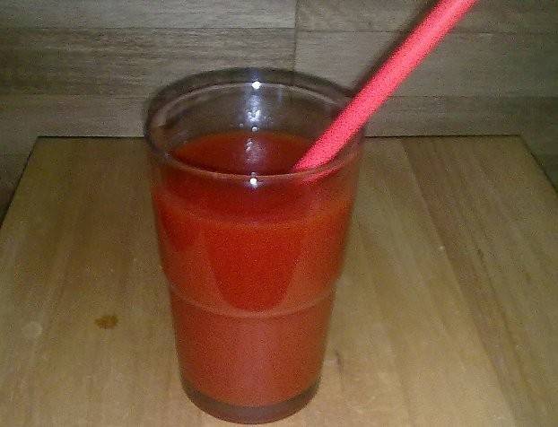 Roter Gemüsesmoothie