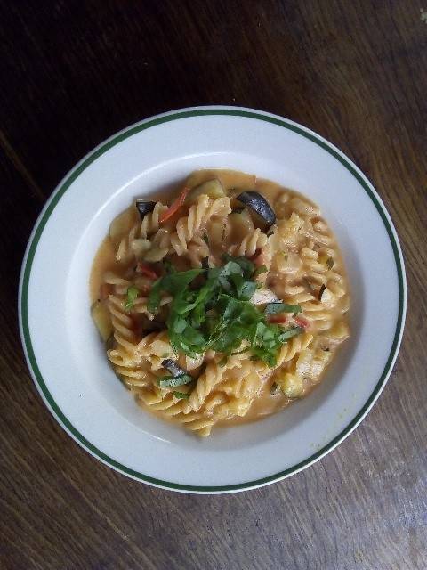 One-Pot-Pasta mit Zucchini und Cherrytomaten