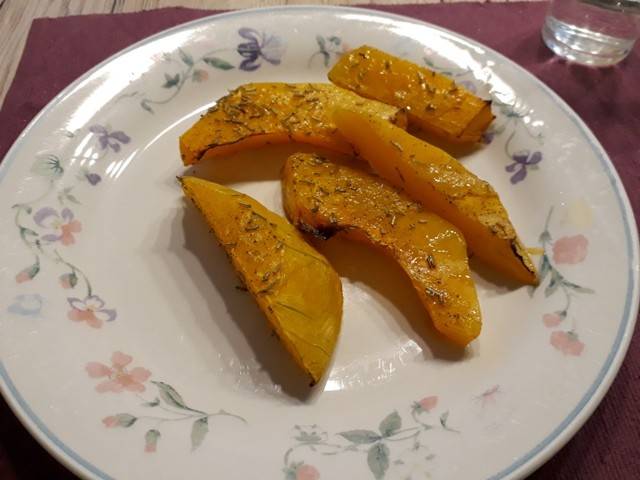 Gebratener Kürbis mit Rosmarin Rezept - ichkoche.de Gebratener Kürbis mit Rosmarin Rezept - ichkoche.de