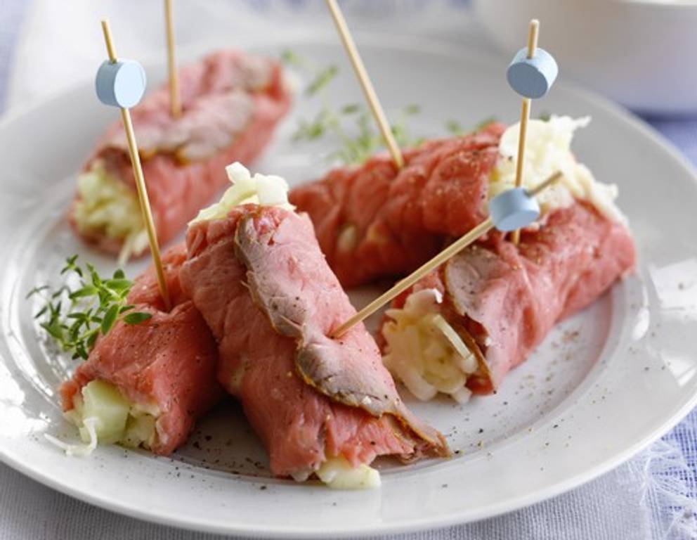 Roastbeef-Röllchen mit Apfel und Sellerie