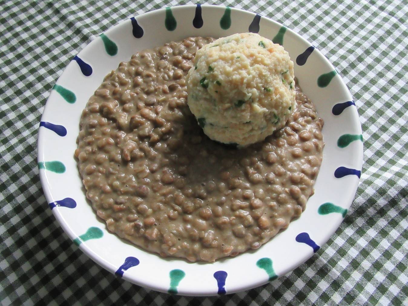 Linsen mit Semmelknödel