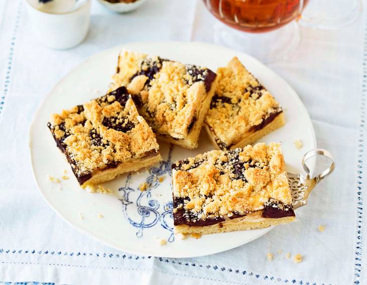 Friesischer Streuselkuchen mit Zwetschkenmus