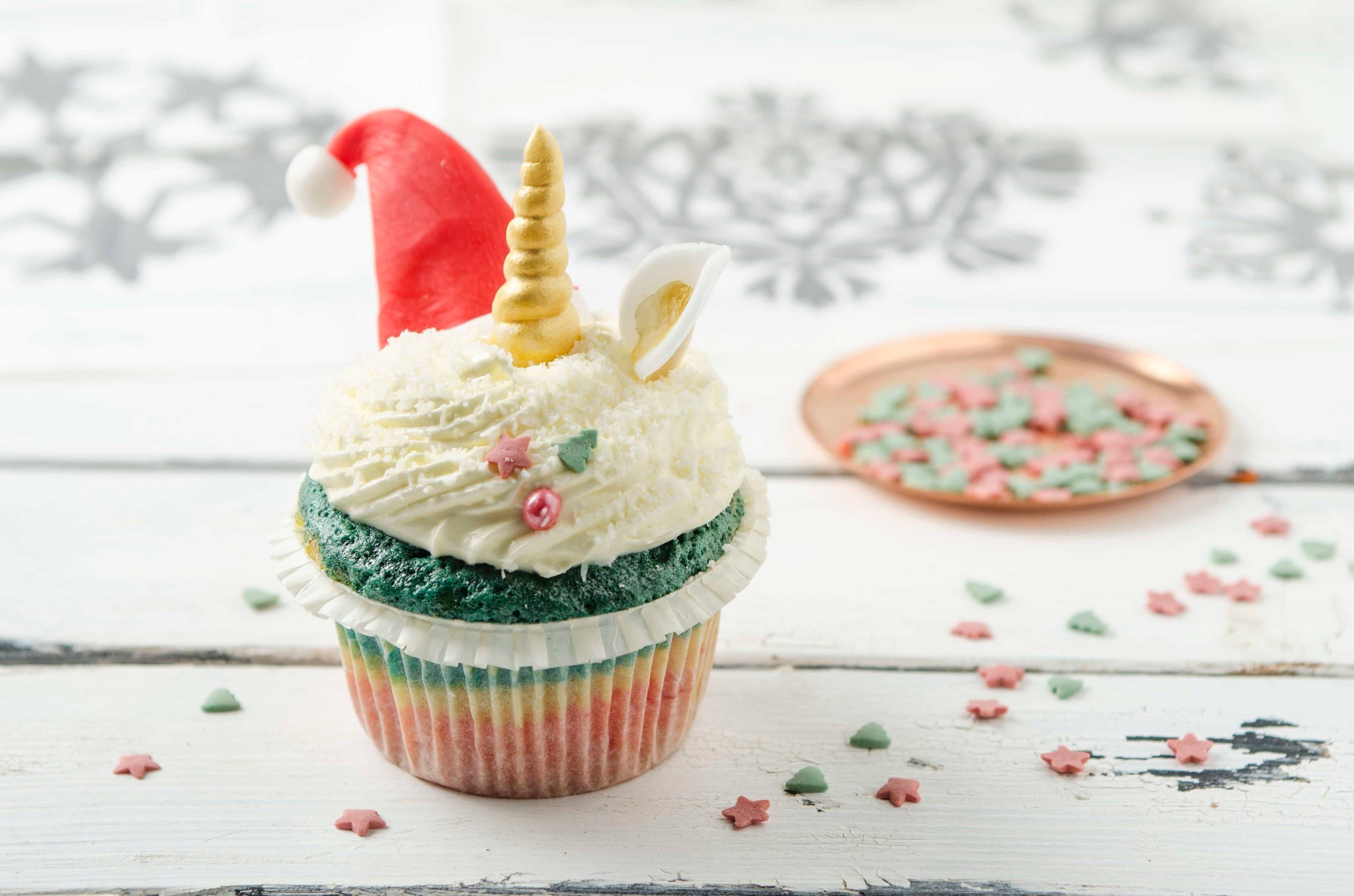 Weihnachtliche Einhorn-Cupcakes Rezept