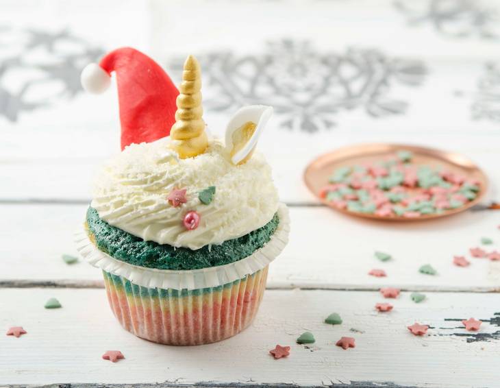 Weihnachtliche Einhorn-Cupcakes