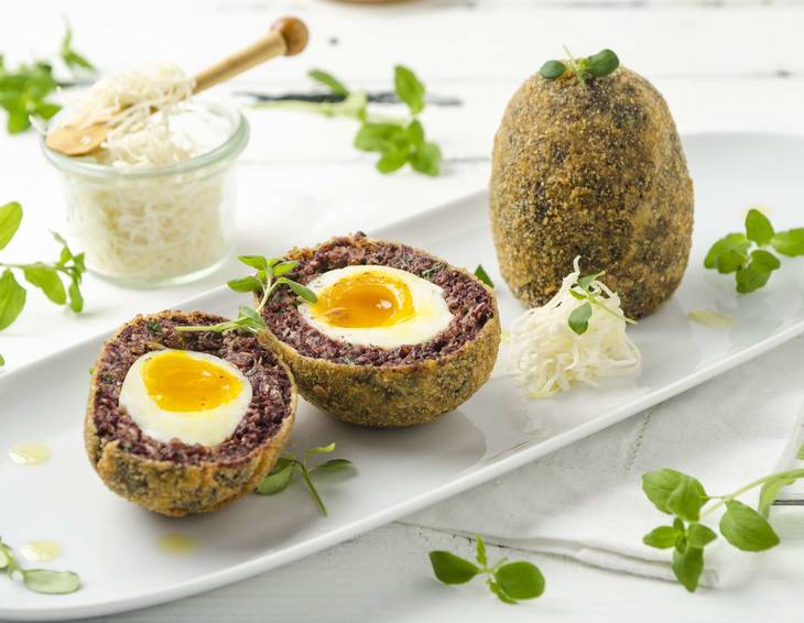 Scotch-Egg mit Blunze und Kren Scotch-Egg mit Blunze und Kren
