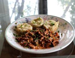 Eierschwammerlgulasch Eierschwammerlgulasch