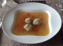 Gemüsebouillon mit Parmesan-Knöderl Gemüsebouillon mit Parmesan-Knöderl