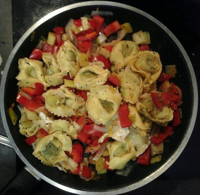 Gefüllte Tortellini mit Paprika und Lauch