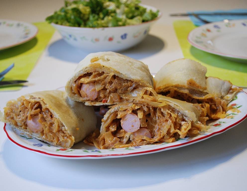 Krautstrudel mit Frankfurter Krautstrudel mit Frankfurter