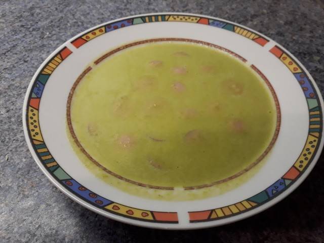 Erbsensuppe mit Frankfurter Rezept - ichkoche.at Erbsensuppe mit Frankfurter Rezept - ichkoche.at