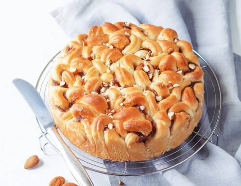 Löckchen-Brioche mit Maronencreme Rezept