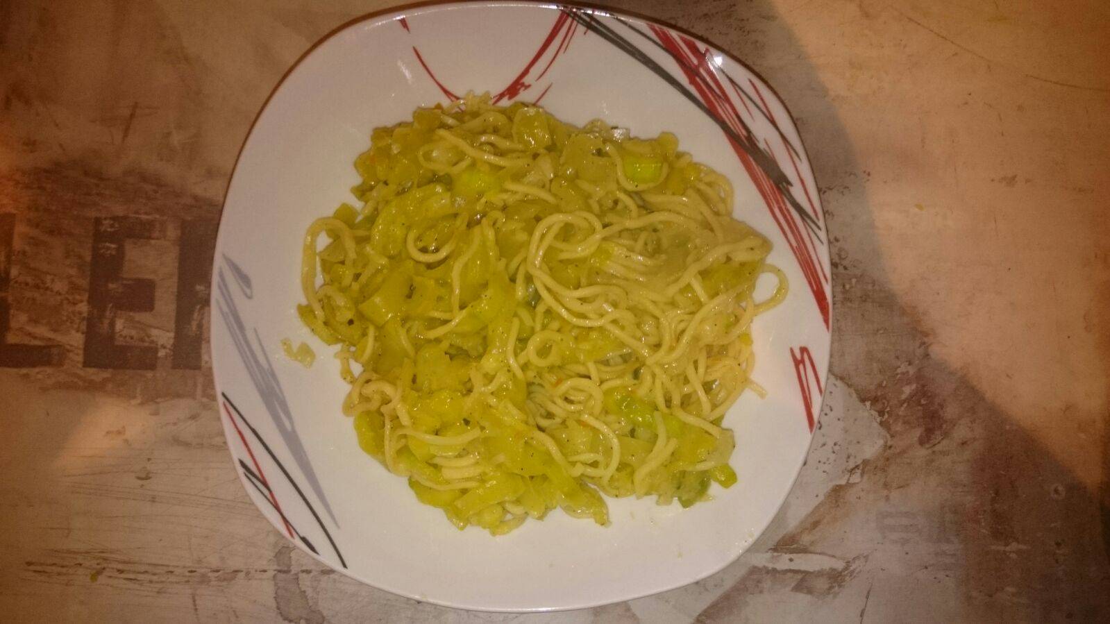 Zucchinispaghetti mit Frischkäsesauce