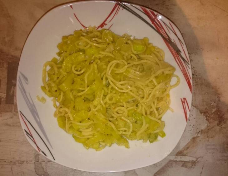 Zucchinispaghetti mit Frischkäsesauce