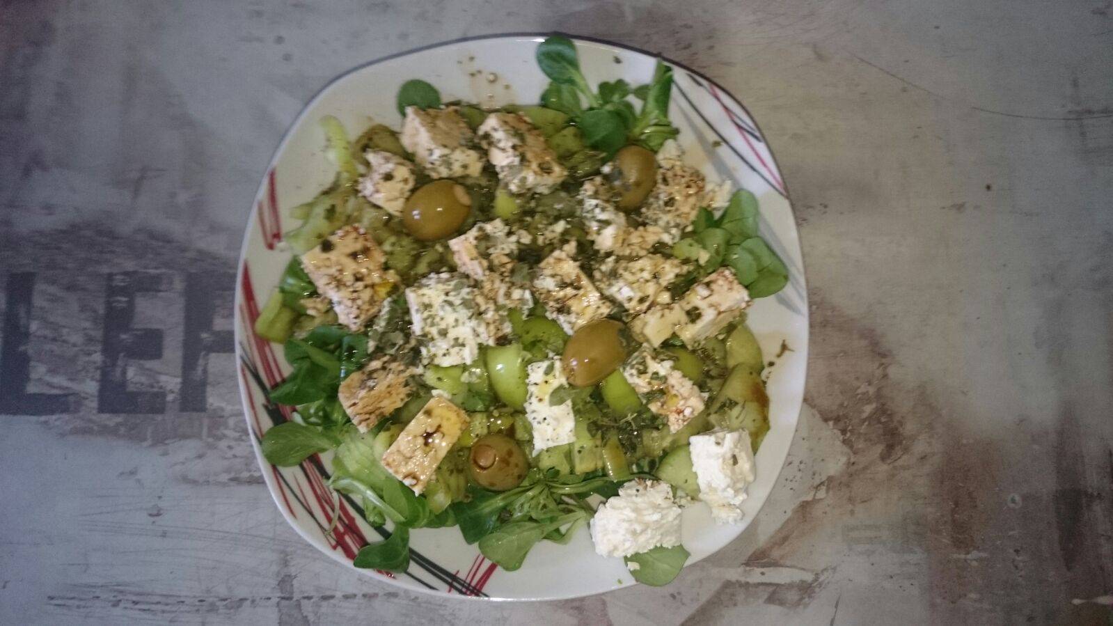 Hirtensalat mit Schafskäse Rezept - ichkoche.de
